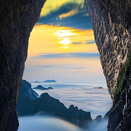 Patio Spring Holiday Inn -- Free Round Trip Pick-Up Service --Panoramic View Of Tianmen Mount Zhangjiajie Buitenkant foto