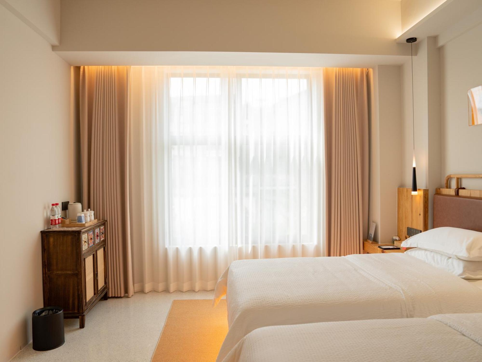 Patio Spring Holiday Inn -- Free Round Trip Pick-Up Service --Panoramic View Of Tianmen Mount Zhangjiajie Buitenkant foto