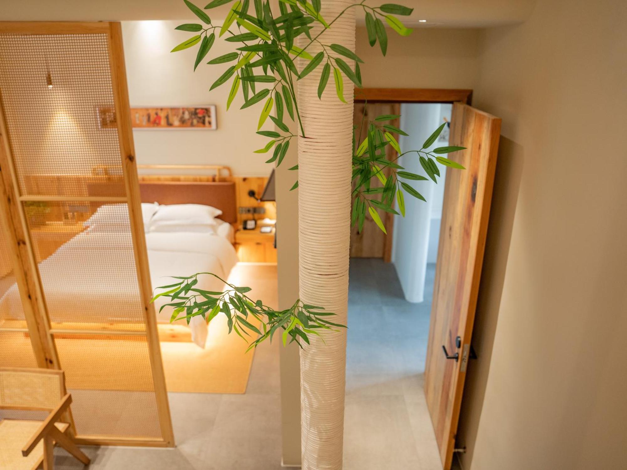 Patio Spring Holiday Inn -- Free Round Trip Pick-Up Service --Panoramic View Of Tianmen Mount Zhangjiajie Buitenkant foto
