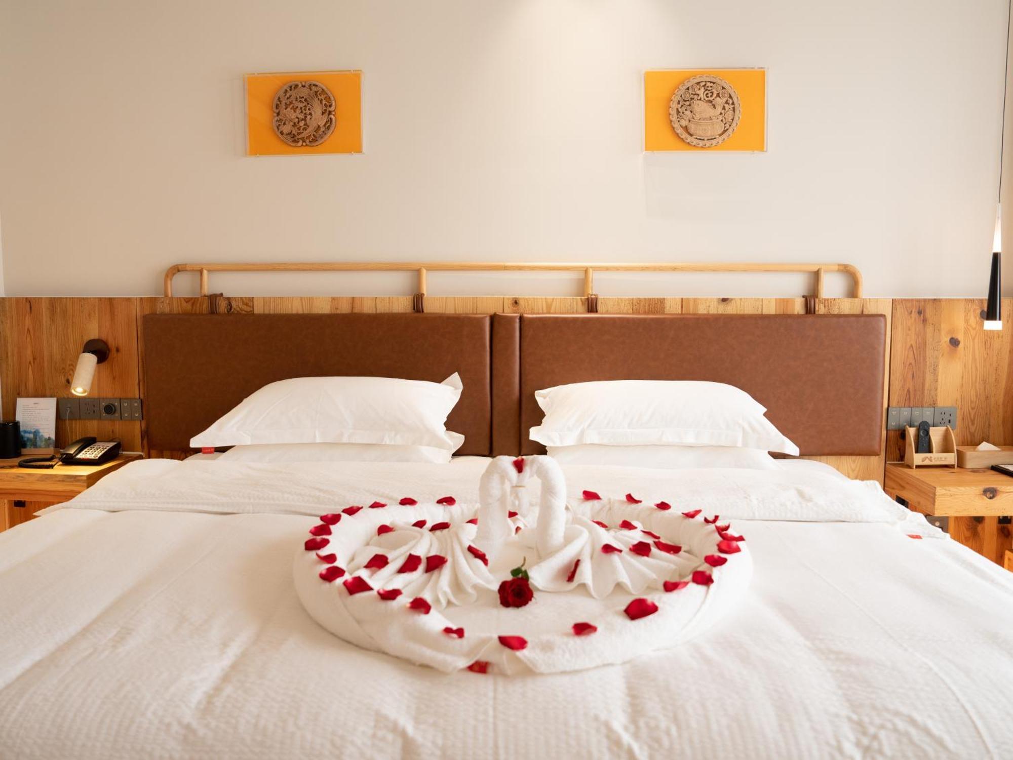 Patio Spring Holiday Inn -- Free Round Trip Pick-Up Service --Panoramic View Of Tianmen Mount Zhangjiajie Buitenkant foto