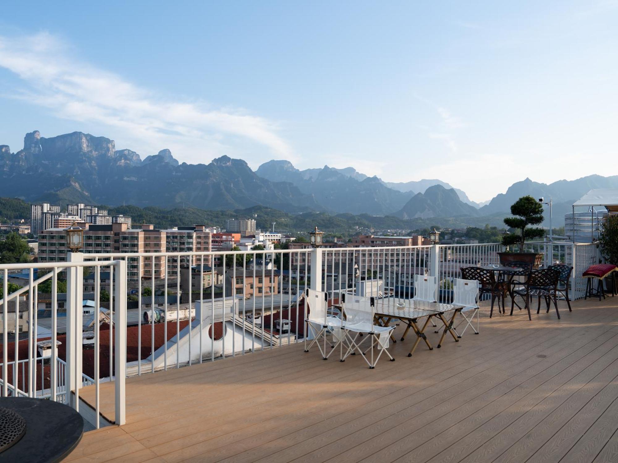 Patio Spring Holiday Inn -- Free Round Trip Pick-Up Service --Panoramic View Of Tianmen Mount Zhangjiajie Buitenkant foto