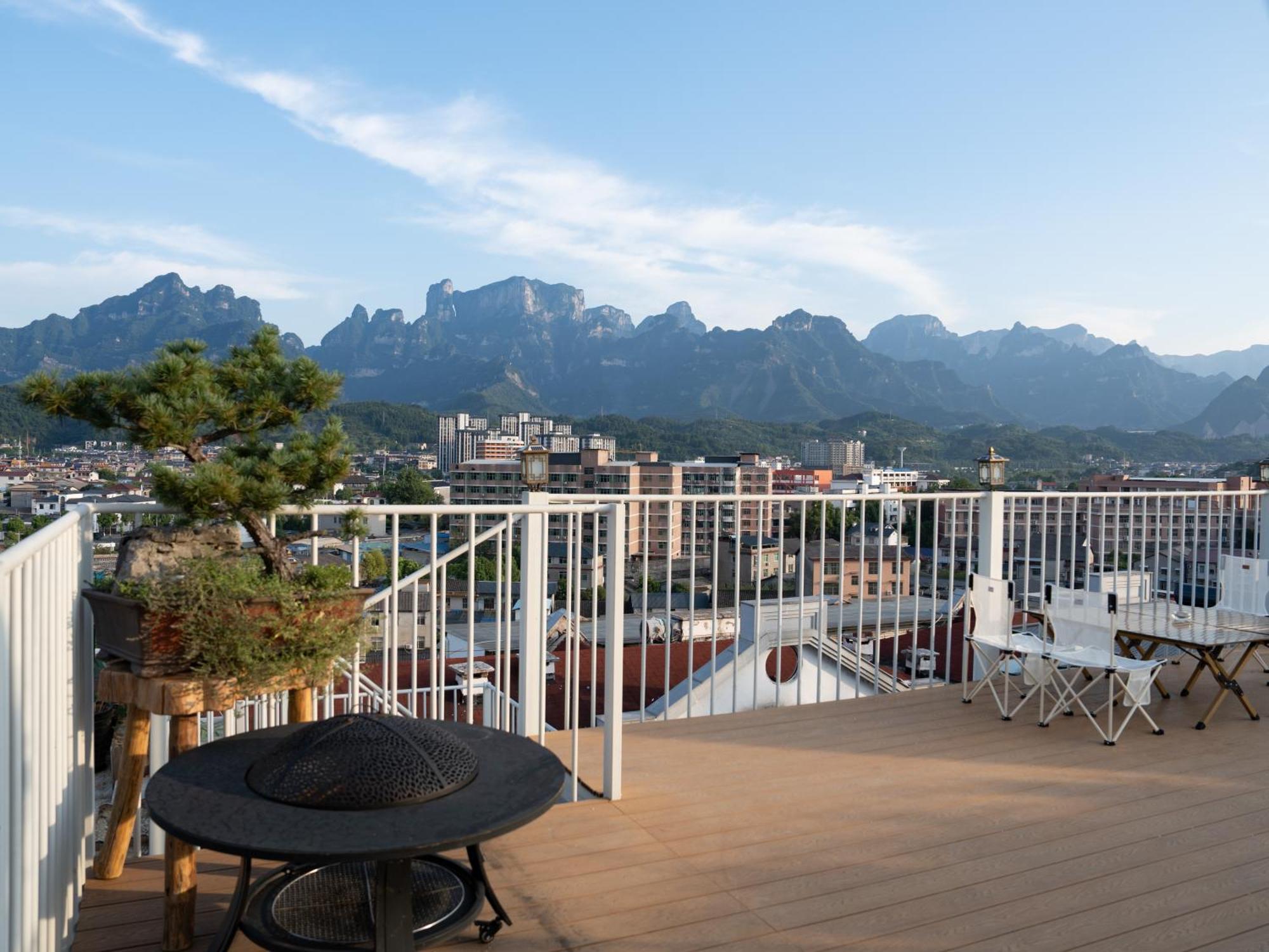 Patio Spring Holiday Inn -- Free Round Trip Pick-Up Service --Panoramic View Of Tianmen Mount Zhangjiajie Buitenkant foto